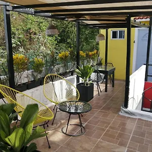 2* Pensión La Casa Del Quetzal